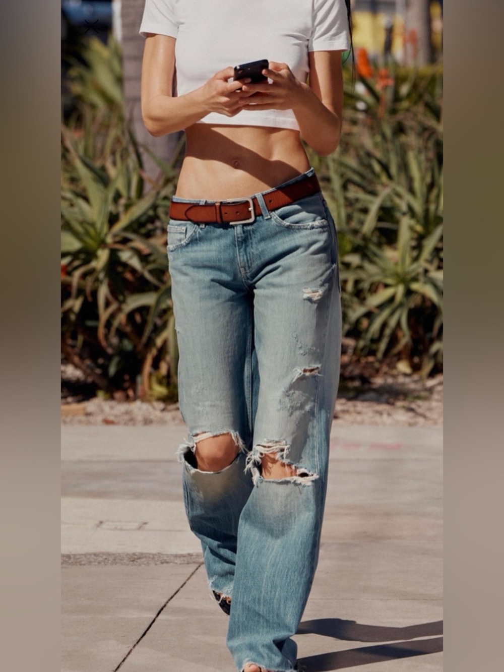 ISO Zara MID-RISE - FLARE - RIPPED Jeans